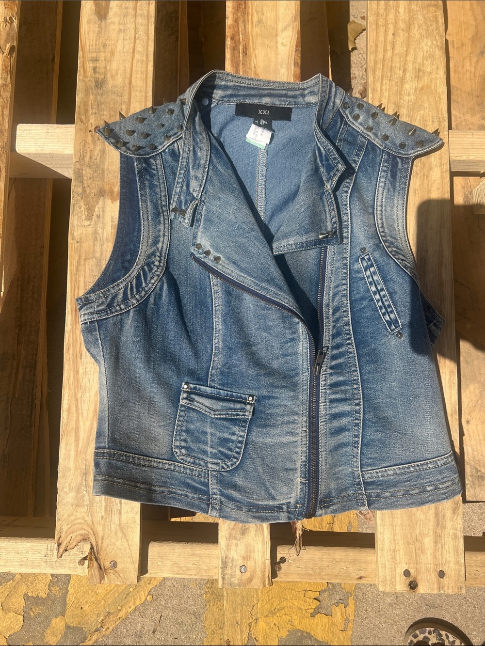 Forever 21 XXI Denim Moto Vest M Studded Biker Punk Rock Y2K Blue Jean